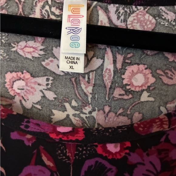 LuLaRoe Floral Classic Tee -super soft -NWT XL - Picture 2 of 4